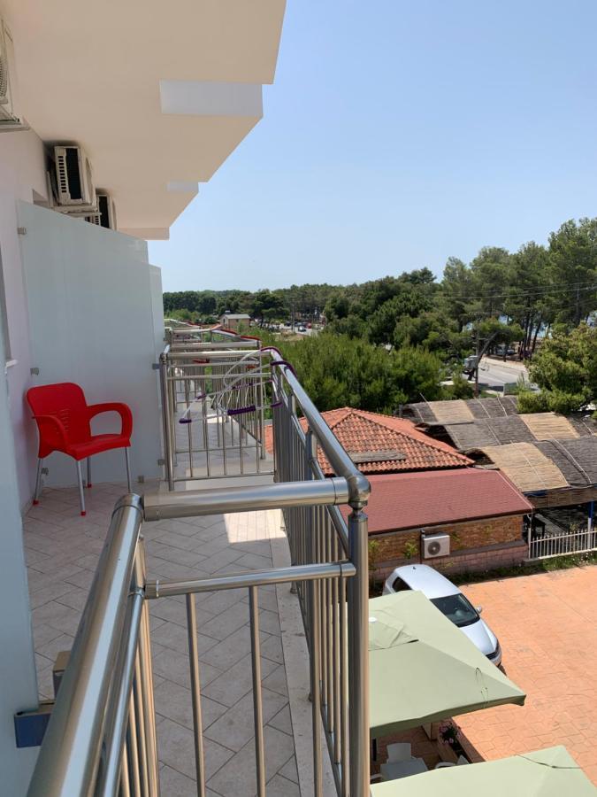 Hotel Sunny Breeze Shëngjin Extérieur photo