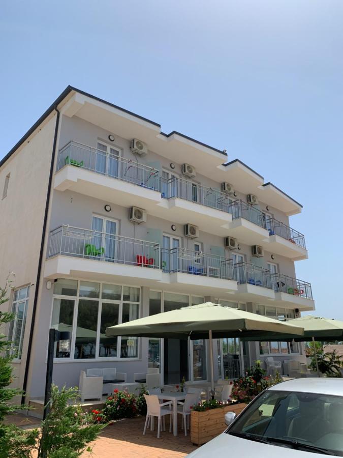 Hotel Sunny Breeze Shëngjin Extérieur photo
